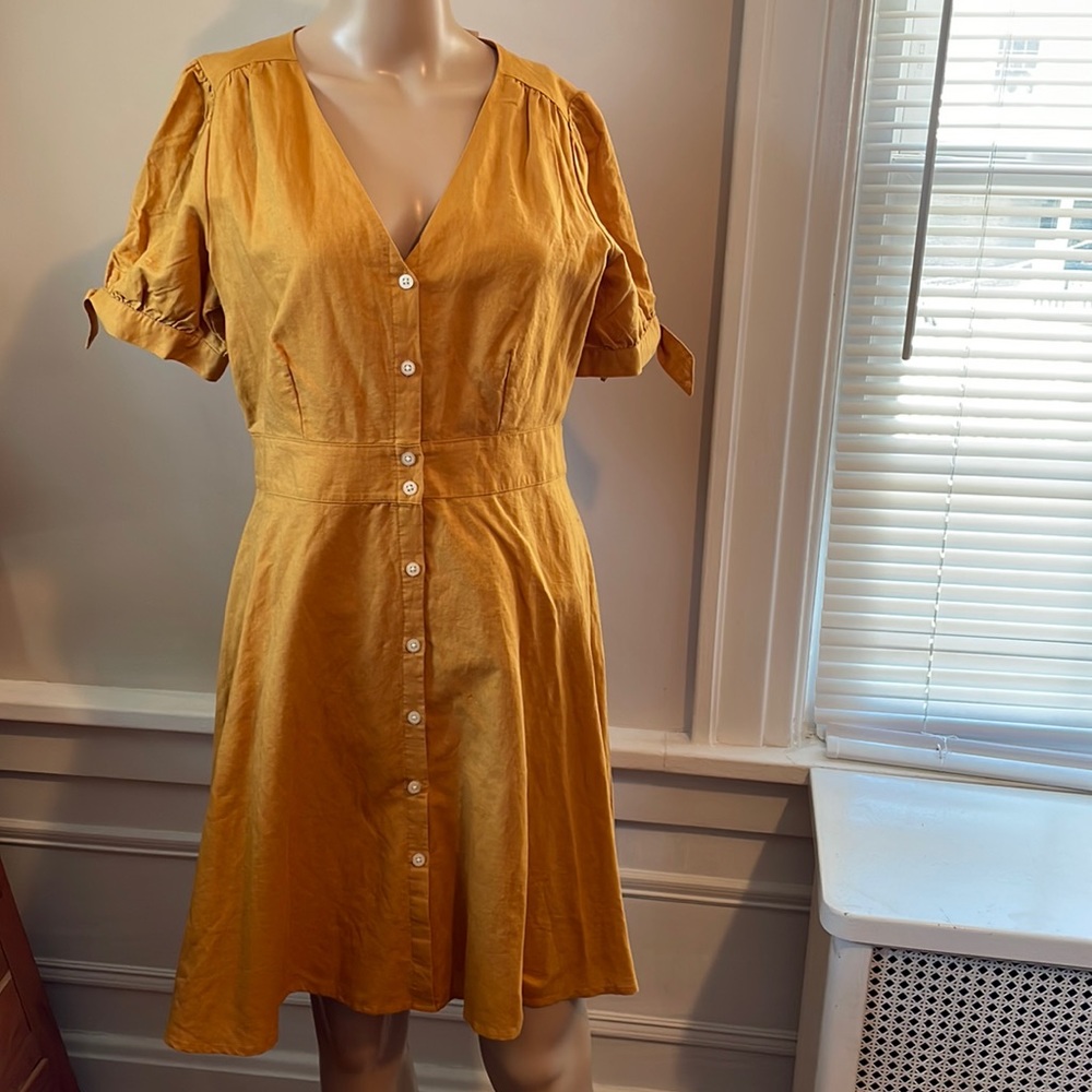 GAP summer dress size 10 but runs small I would say more like a 6/8 medium